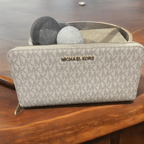 Michael Kors Leather Wallet - Picture 2 of 5